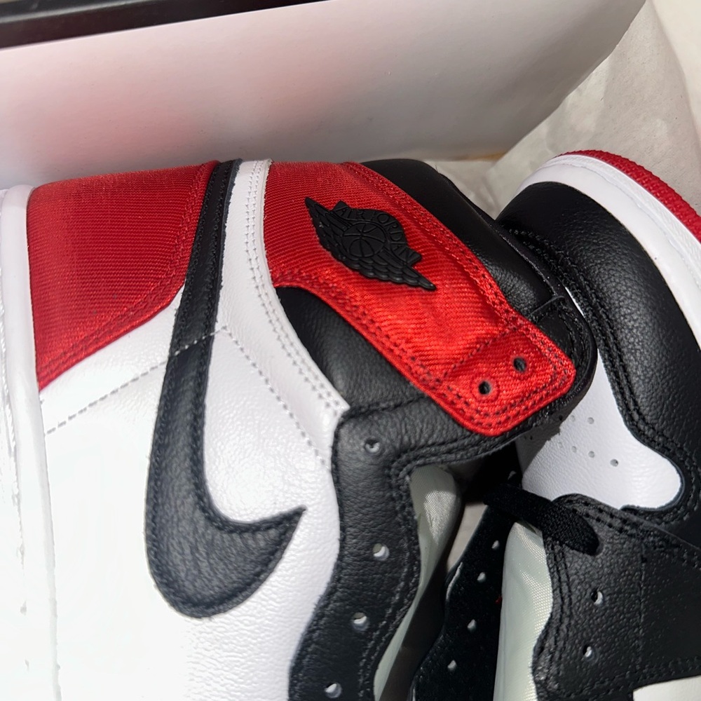 Air Jordan 1 Retro High 'Satin Black Toe' size 8.5w - Picture 9 of 9